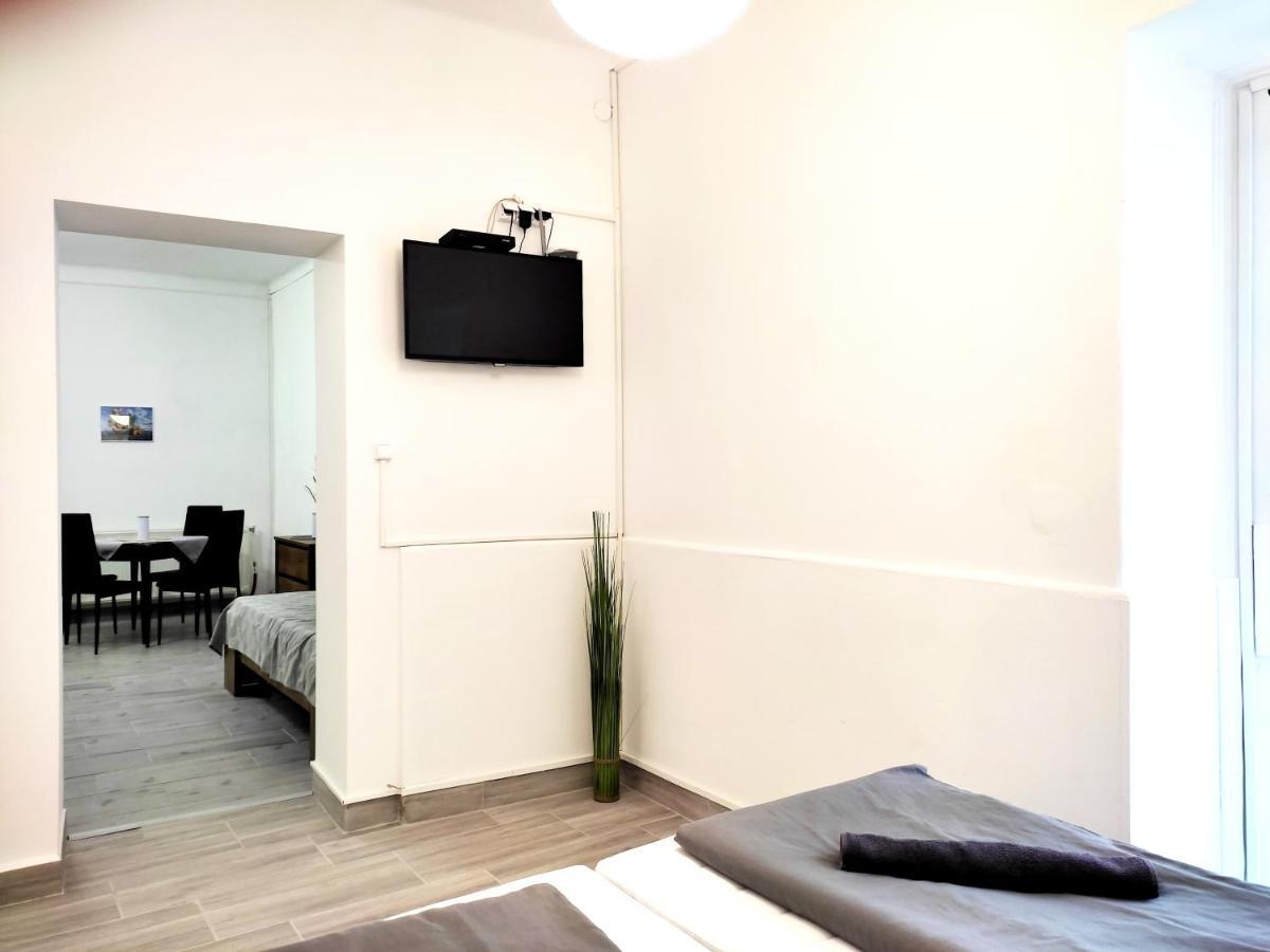 Dunapart Apartment Vác Esterno foto